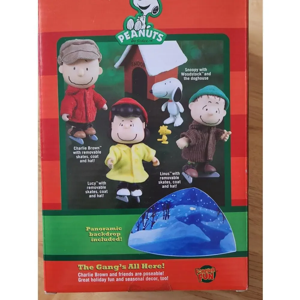 2012 Peanuts Poseable Snoopy Woodstock Snow Covered Doghouse Holiday Figurines